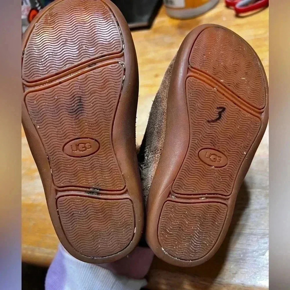 UGG Kids Suede Brown Toddler Size 8 Sheepskin Mallya Boots Great Used Condition - Picture 3 of 8